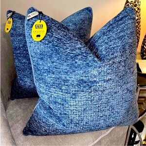 1-NWT CALLISTO HOME DECORATIVE THROW PILLOW please read description for details